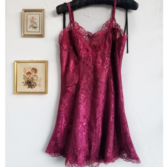 Victoria's Secret Other - 🌿Vintage Gold Label Victoria's Secret Slip